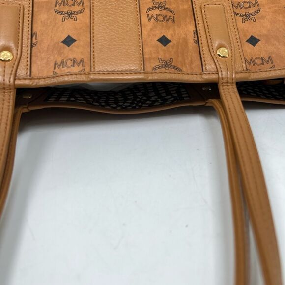 MCM Reversible Liz Shopper in Visetos - Picture 8 of 9